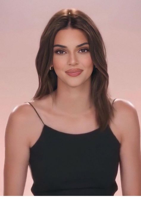 Kendall Jenner Hair Long, Kendall Jenner Brown Hair, Kendall Jenner Hair Color, Kendall Jenner Haircut, Corpo Kendall Jenner, Kendall Jenner Hair, Kendall Jenner Face, Stile Kendall Jenner, Jenner Hair