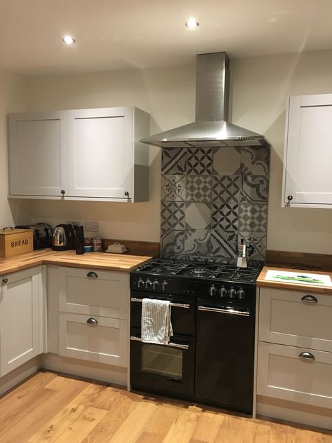 Howdens Allendale Dove Grey Kitchen with Belling range oven Belling Oven In Kitchen, Kitchen Cooker Splashback Ideas, Allendale Dove Grey Kitchen, Tiles Above Range Cooker, Shaker Kitchen With Range Cooker, Oven Splashback Ideas, Howdens Allendale, Dove Grey Kitchen, Howdens Kitchen