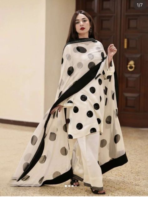 Simple Kurti, Yumna Zaidi, Pakistani Style, Desi Fashion Casual, Pakistani Fancy Dresses, Pakistani Fashion Party Wear, Beautiful Pakistani Dresses, Modest Dresses Casual, Simple Pakistani Dresses