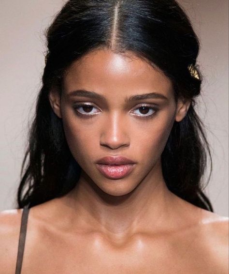 aya jones Aya Jones, Light Eyebrows, Model Aesthetic, Model Face, African Beauty, Model Life, Pretty Face, Pretty Woman, Pretty People