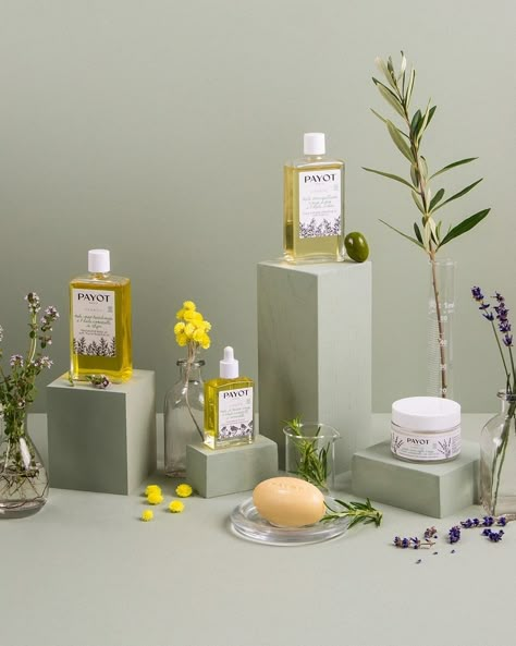 Skin Care Product Display, Skin Care Display, Product Display Ideas, Fragrance Display, Marble Display, Holistic Products, Photography Set Up, Thyme Essential Oil, Thyme Oil