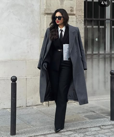 Detective Women Outfit, Conservative Style Woman, Old Detective Outfit, Gala Outfits For Women Pants, Suits For Women Hijab, Mafia Lady Outfit, Women Detective Outfit, Detective Outfit Ideas, Mafia Women Outfits