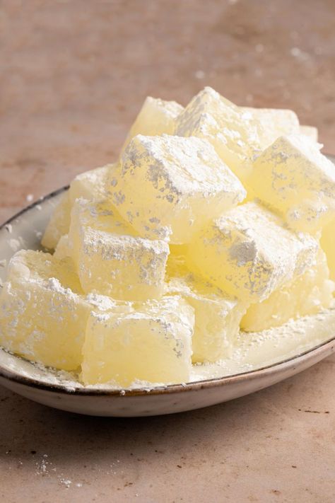 Lokum Recipe, Turkish Recipes Desserts, Turkish Desserts, Turkish Delight, Turkish Recipes, Sweet Desserts, Candy Recipes, Yummy Snacks, Just Desserts