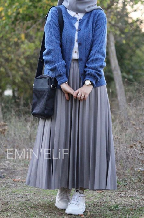 Modest Winter Outfits, Muslimah Fashion Casual, Stylish Outfits Casual, Stile Hijab, Trendy Outfit Ideas, Modern Hijab Fashion, Modest Fashion Hijab, Womens Trendy Dresses, Muslim Outfits Casual