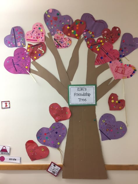 Friendship Tree For Toddlers, Friendship Day Bulletin Board Ideas, Friendship Bulletin Board Preschool, Friendship Day Decoration Ideas For School, Friendship Day Board Decoration Ideas, Friendship Tree Preschool, Friendship Day Decoration Ideas, Friendship Bulletin Board Ideas, Friendship Day Activities For Kids