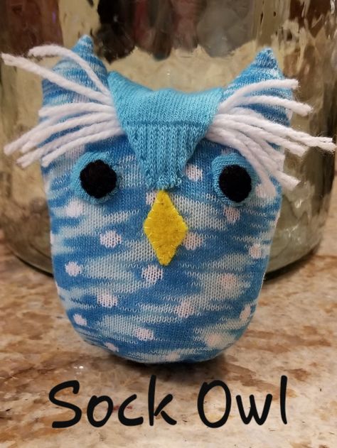 Handmade sock owl made from socks, yarn and felt by Susan Bringardner Sock Owl Diy, Easy Sock Animals, Glove Crafts, Sock Stuffies, Stuffies Diy, Sock Owl, Fleece Toys, Diy Sock Toys, Owl Socks