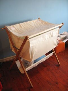 cheapo hippo & yabbing yabbie: DIY folding bassinet Diy Bassinet Ideas, Diy Baby Bassinet, Diy Bassinet, Bassinet Ideas, Pallet Builds, Pallet Accent Wall, Baby Staff, Baby Tech