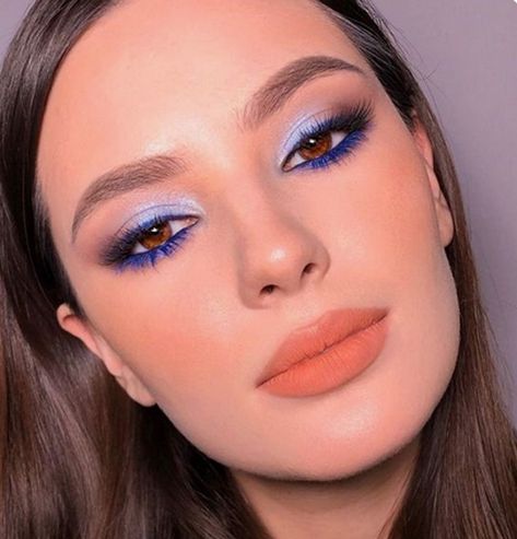 Maquiagem Duplo Azul (Foto: Pinterest) Halloween Women Makeup, Instagram Makeup Looks, Vogue Makeup, Kendall Jenner Makeup, Tutorial Eyeliner, Editorial Vogue, Tutorial Eyeshadow, Maquillage On Fleek, Purple Eye Makeup