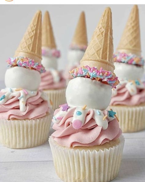 Summer Cupcake Decorating Ideas, Kue Disney, Summer Cupcake, Ice Cream Birthday Party Theme, Cupcake Decorating Ideas, Candy Theme Birthday Party, Summer Cupcakes, Birthday Sweets, Candy Land Birthday Party