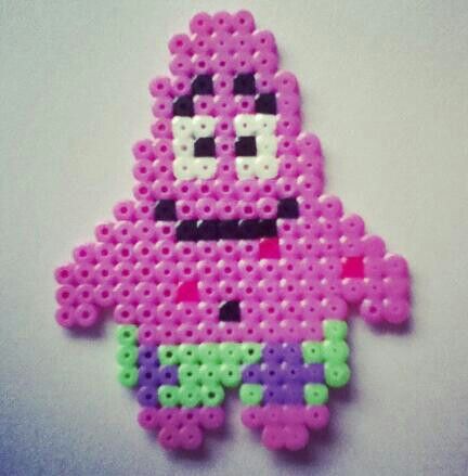 Patrick Star hama perler beads Spongebob Perler, Bead Characters, Melts Beads, Minecraft Beads, Hamma Beads Ideas, Easy Perler Bead Patterns, Easy Perler Beads Ideas, Hamma Beads, Fuse Bead Patterns