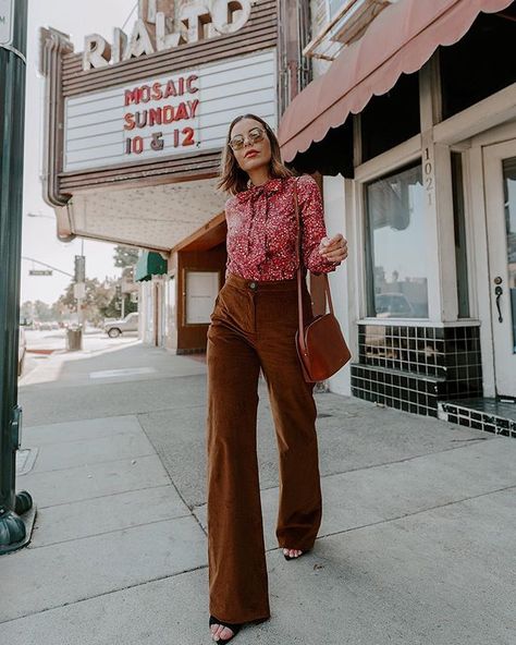 Brown corduroy flair pants styled with a red floral blouse by Emily Vartanian #style #ootd #outfits #falloutfits Floral Blouse Outfit, Brown Pants Outfit, Corduroy Pants Outfit, Flair Pants, Red Floral Blouse, Outfits 70s, Fashion Fails, Mode Hippie, 70s Inspired Fashion