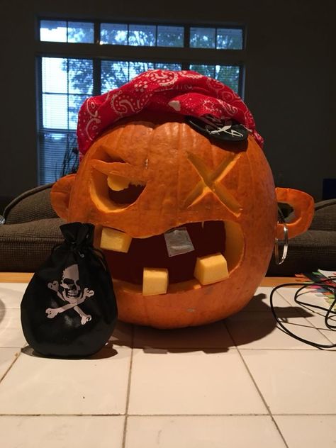 Pirate Punkin' Pirate Carved Pumpkin, Pirate Pumpkin Carving Ideas, Pirate Jack O Lantern, Pirate Pumpkin Carving, Pumpkin Pirate, Pirate Pumpkin, Pirate Face, Pumkin Carving, Halloween Board