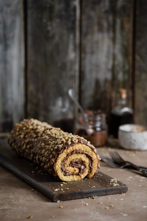 Orange Chocolate Swiss Roll Chocolate Swiss Roll Cake, Swiss Roll Cake Recipe, Roulade Cake, Roll Cake Recipe, Swiss Roll Cakes, Chocolate Swiss Roll, Cardamom Cake, Swiss Roll Cake, Cake Roll Recipes