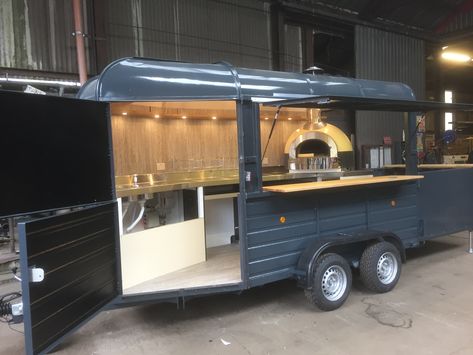 Horsebox Conversion, Food Truck Interior, Mobile Pizza Oven, Horse Box Conversion, Pizza Vans, Pizza Food Truck, Pizza Truck, Food Vans, Catering Trailer