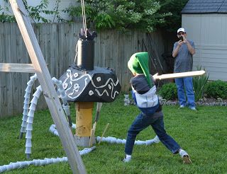 Zelda Breath of the Wild birthday party Guardian Pinata Bday Activities, Breath Of The Wild Zelda, Party Meme, Zelda Party, Zelda Game, Zelda Birthday, Wild Birthday Party, Pokemon Birthday Party, Video Game Party