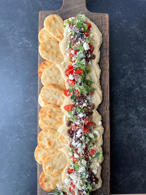 Loaded Hummus Loaded Hummus, Hummus Platter, Hummus And Pita, Easy Hummus, Charcuterie Recipes, Recipes Appetizers And Snacks, Appetizer Bites, Vegetarian Appetizers, Food Test