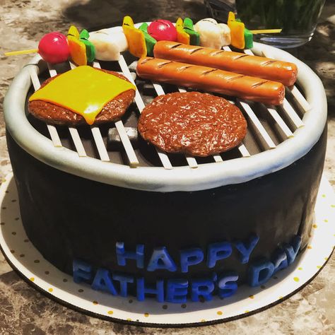 Bbq Cake, Father's Day Cake, Making A Cake, Burger Cake, Cake From Scratch, Cupcake Cake Designs, Fathers Day Cake, Funny Birthday Cakes, Peach Cake