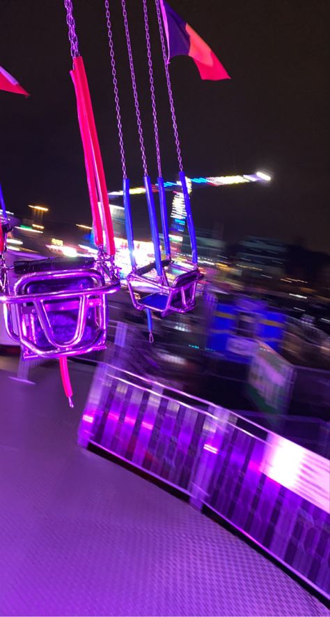 Uk Fairs At Night, Theme Park At Night, Fair Rides At Night, Theme Park Aesthetic Night, Funfair Aesthetic Night, Fair Aesthetic Night, Fairground Aesthetic, Funfair Aesthetic, Fair Pictures