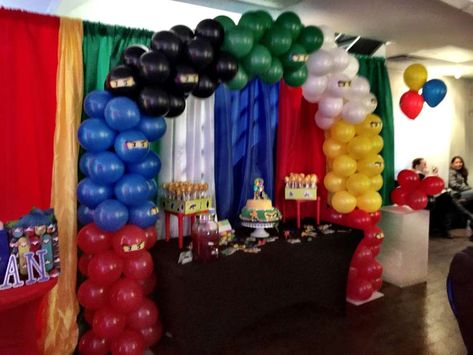 Bryan's 8th Birthday | CatchMyParty.com Ninjago Balloon Arch, Ninjago Balloons, Ninja Themed Birthday Party, Lego Ninjago Birthday, Lego Ninjago Party, Ninjago Birthday Party, Dino Cake, Ninjago Birthday, Ninjago Party