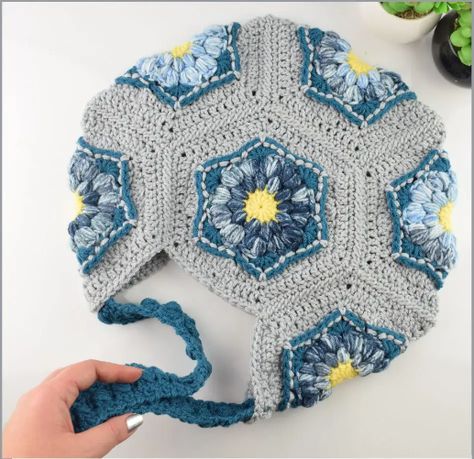 Crochet Hexagon Bag – Free Pattern Crochet Hexagon Bag, Hexagon Bag, Hexagon Crochet, Bag Free Pattern, Purse Patterns Free, Crochet Hexagon, New Goals, Goals And Objectives, Purse Patterns