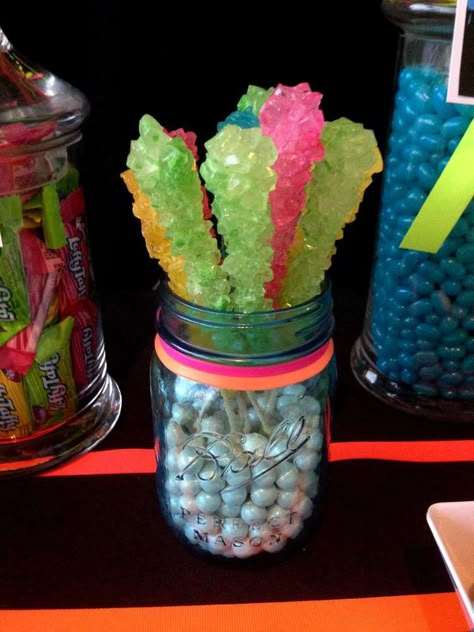 Neon Glow Party Snacks, Black Light Food Ideas, Neon Party Dessert Table, Neon Themed Party Food, Glow Party Decorations Dollar Stores, Glow Bar Party, Neon Party Candy Bar, Neon Party Snack Ideas, Glow Candy Bar