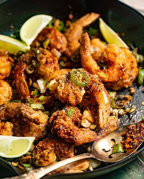 Salt and Pepper Shrimp is a Chinese dish that features fried shrimp and seasoned with salt, black pepper, and tossed in ginger and garlic. Salt Pepper Shrimp, Pepper Shrimp Recipe, Popular Chinese Dishes, Bang Bang Sauce, Salt And Pepper Shrimp, Seafood Diet, Pepper Shrimp, Bang Bang Shrimp, Delicious Seafood Recipes