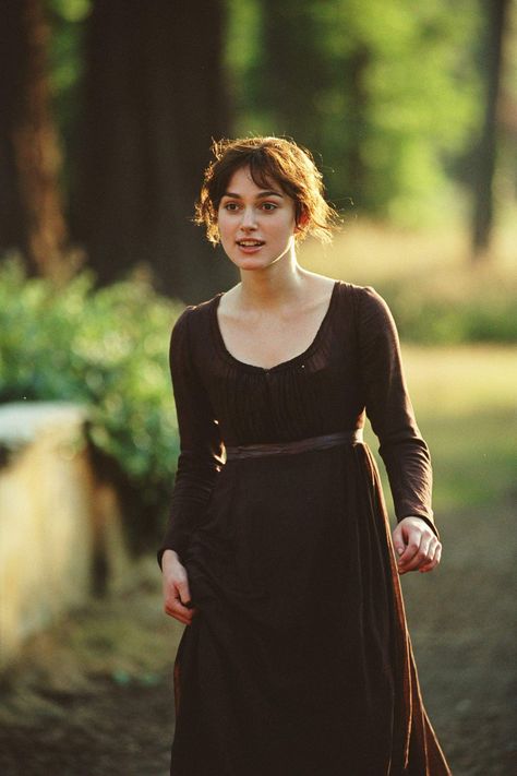 Lizzie Bennet - Elizabeth Bennet - Pride and Prejudice - Keira Knightley Regency Photoshoot, Pride And Prejudice Dress, Jane Austen Movies, Elizabeth Bennett, Pride And Prejudice Jane, Little Dorrit, Lizzie Bennet, Elizabeth Gaskell, Pride And Prejudice 2005