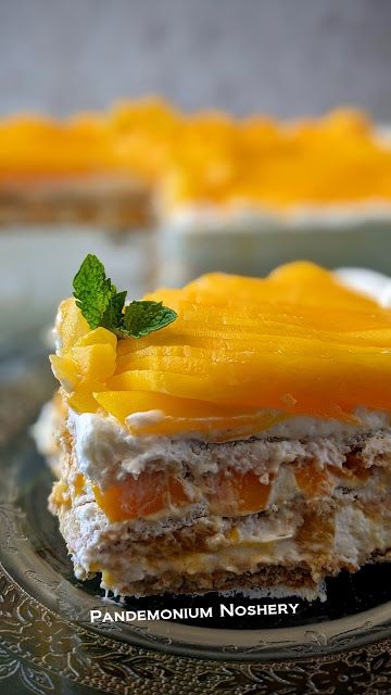 Mango Float - Filipino Icebox Cake Mango Float Filipino Recipe, Filipino Mango Float, Mango Float Filipino, Filipino Mango, Dessert Filipino, Mango Float, Refrigerator Cake, Icebox Cakes, Float Recipes