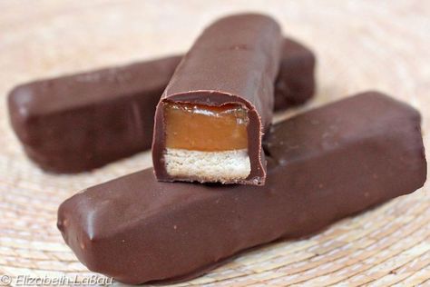 Chocolate Napoleon, Homemade Twix Bars, Homemade Candy Bars, Candy Bar Recipe, Twix Bars, Twix Bar, Homemade Snickers, Snickers Bar, Candy Recipes Homemade