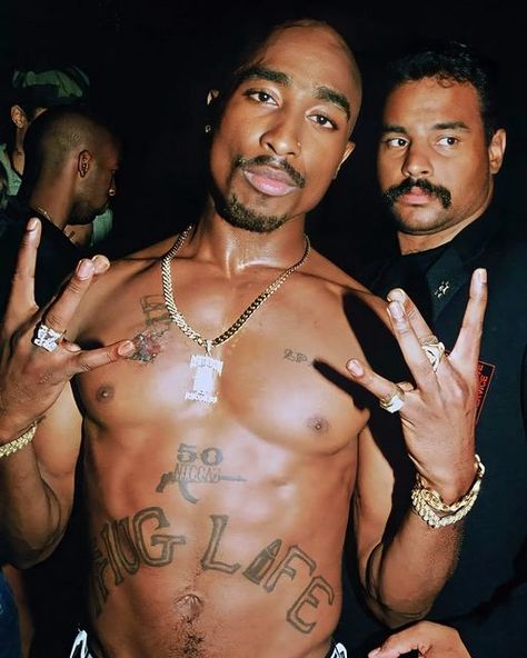 Tupac Aesthetic, 90s Tupac, 2pac Pictures, Tupac Photos, Rappers Aesthetic, 2pac Videos, 90s Rappers Aesthetic, Tupac Makaveli, Tupac Wallpaper