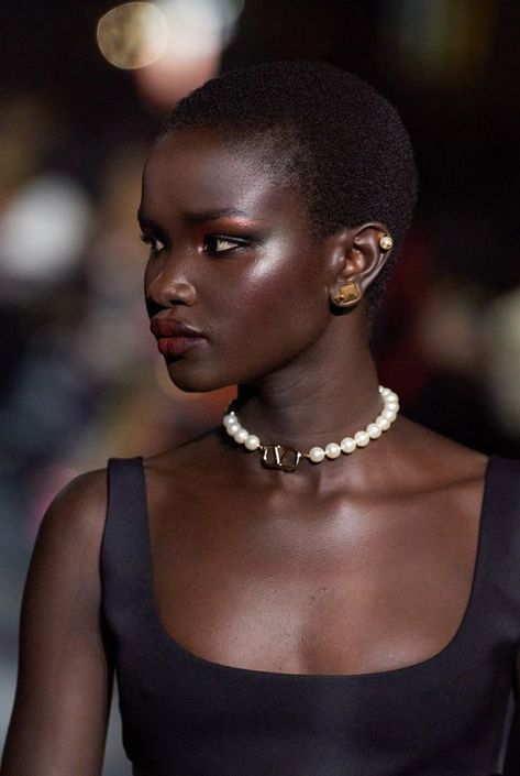 Valentino S/S 2022 Short Afro, Black Barbie, Afro Hairstyles, Fashion Makeup, Bridal Makeup, Pretty People, Beautiful People, Black Hair, Natural Hair Styles