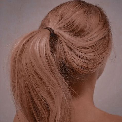 Ponytail Aesthetic, Mid Length Blonde, Blonde High, Blonde Ponytail, Blonde Hairstyles, Dirty Blonde Hair, Clubbing Aesthetic, Strawberry Blonde Hair, Calendar Girls