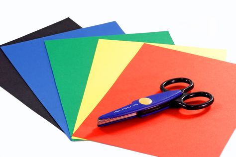 How to Make a Book With Construction Paper for Kids Construction Paper Projects, Egg Artwork, Blank Books, Make A Book, Construction Paper Crafts, Storage Closet, Book Origami, Pinking Shears, Paper Butterflies