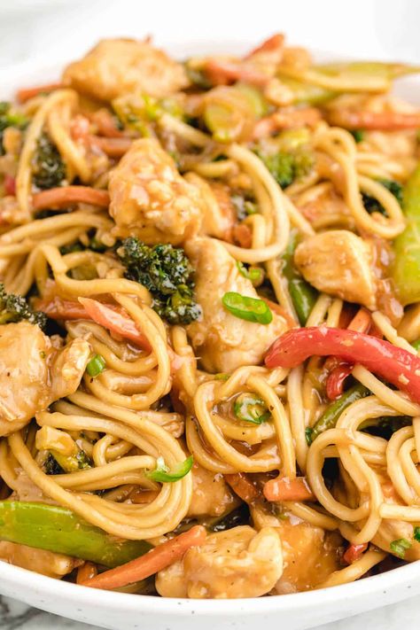 close up of Chicken Lo Mein Easy Chicken Lo Mein, Veggies And Noodles, Chicken Vegetable Stir Fry, Chicken Lo Mein Recipe, Crispy Honey Chicken, Oven Baked Chicken Thighs, Easy Stir Fry Recipes, Chicken Lo Mein, Chicken Fresh