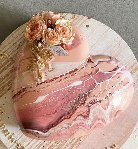 Mirror Cake Glaze, Mirror Glaze Cake Design, Entremet Cake Design, Entremet Cake, Mirror Glaze Cake Recipes, Mirror Cake, Dessert Shots, Birthday Cake For Mom, Mirror Glaze Cake