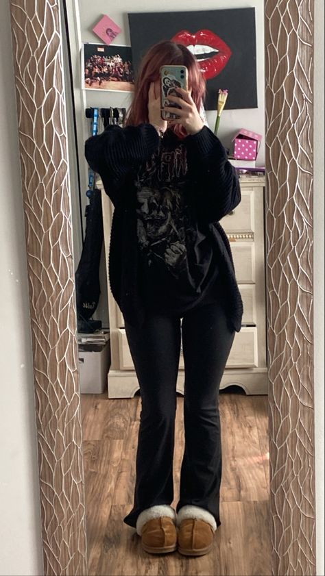 Leggings Casual Outfit Winter, Flared Leggings Alt Outfit, Black Legging Flares Outfit, Leggings Outfit Cardigans, Uggs Outfit Grunge, Alt Lounge Outfits, Cardigan And Flare Leggings, Leggings And Black Boots Outfit, Goth Outfits With Leggings