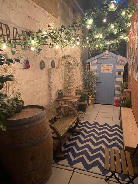 Tiny Backyard, Small Courtyard Gardens, Small Patio Garden, Small Courtyards, Garden Makeover, Victorian Terrace, Dreamy Room, Courtyard Garden, Cozy Place