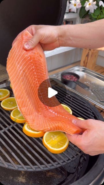 Appetizers With Smoked Salmon, Grilling Out, Salmon On The Grill, Egg Smoker, Grill Salmon, Salmon Grilled, Cheddar Recipes, Grill Fish, Egg Grill