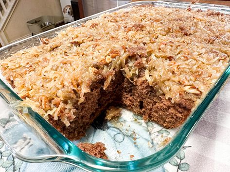 Easy GERMAN CHOCOLATE POKE CAKE German Chocolate Poke Cake, Bakery Style Cake, Roadhouse Rolls, Cheesy Chicken Rice, Pecan Frosting, Chicken Cornbread, German Chocolate Cake Mix, Coconut Pecan Frosting, Chocolate Poke Cake