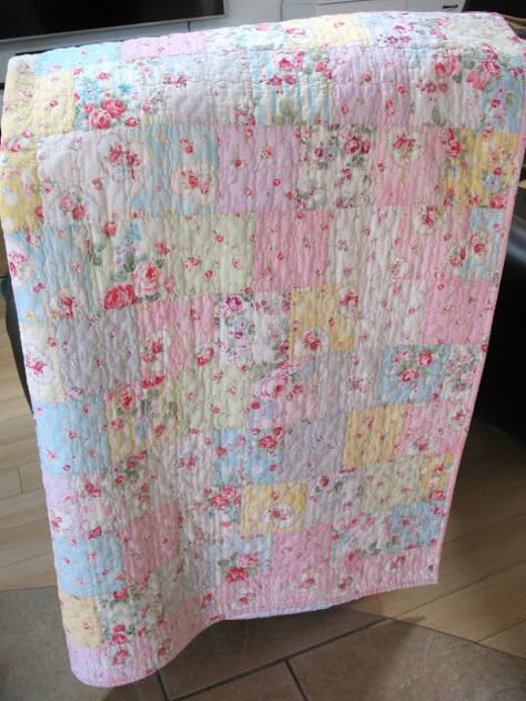 Shabby Chic Quilt Patterns, Shabby Chic Quilts, Pastel Fabric, Charm Pack Quilt, Charm Pack Quilts, Charm Squares, Homemade Quilts, Charm Quilt, Childrens Quilts