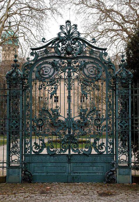 Deutschland - 203 photos | VK Lan Can, Wrought Iron Gates, Iron Gates, Iron Gate, Gothic Architecture, Entrance Gates, Gothic House, Beautiful Doors, Gate Design