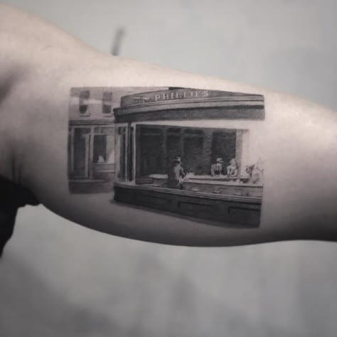 Nighthawks by Edward Hopper tattoo by Cold Gray #ColdGray #blackandgrey #realism #realistic #hyperrealism #night #cityscape #diner #painting #building #people #famous #fineart Edward Hopper Tattoo, Hopper Tattoo, Diner Painting, Hopper Nighthawks, Rope Tattoo, Aa Tattoos, Wine Tattoo, Gray Tattoo, Night Cityscape