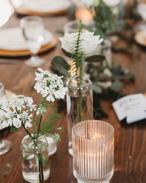 Sweet little bud vases are a great way to stretch your floral budget. Especially if you have a large guest count and need to decorate a large number of tables. ⠀⠀⠀⠀⠀⠀⠀⠀⠀ Photo by @kara_kamienski_photography at @thehesedhousevenue Floating Candles And Bud Vases, Bud Vase And Candle Centerpiece, Ribbed Votives, Simple Wedding Table Centerpieces, Greenery Color Palette, Boho Spring Wedding, Candle Votive Centerpiece, Candle Table Runner, Bud Vases Arrangements