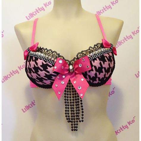 Pink Ladies Halloween Costume, Pink Ladies Halloween, Pink Ladies Costume, Daisy Costume, Pink Houndstooth, Mcbling Fashion, Rave Fits, Diy Bra, Pink Costume