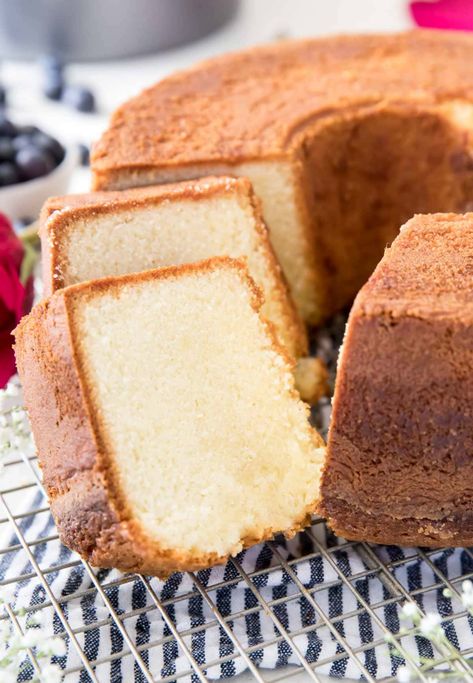 Pioneer Woman Pound Cake, Homemade Cake Flour Recipes, Butter Pound Cake Recipe Moist Easy, Crusty Pound Cake Recipe, Moist Pound Cake Recipes, Butter Pound Cake Recipe Moist, Crisco Pound Cake Recipe, Crunchy Top Pound Cake Recipe, Easy Pound Cake Recipes