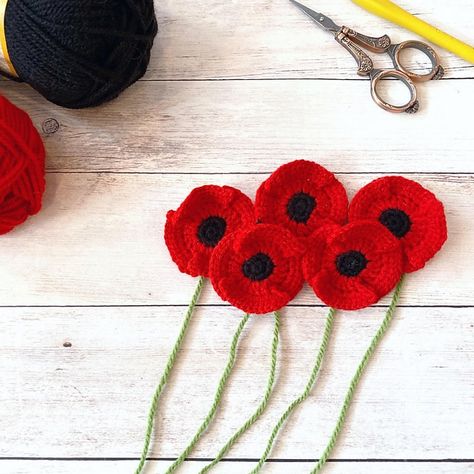 Free Crochet Poppy Patterns • Oombawka Design Crochet Crochet Poppy Flower, Crochet Poppy Free Pattern, Crochet Poppy Pattern, Poppy Crochet, Big Crochet, Crochet Poppy, Poppy Pattern, Simple Crochet, Yarn Tail