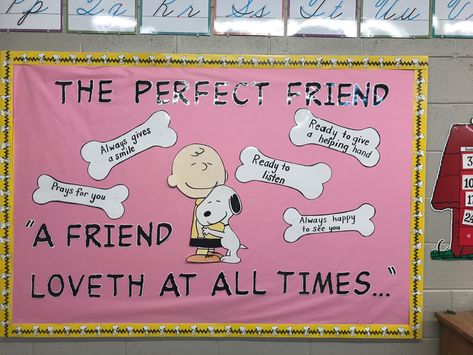 Snoopy Door Decorations, Snoopy Bulletin Board Ideas, Snoopy Themed Classroom, Snoopy Classroom Decorations, Snoopy Ra Bulletin Board, Snoopy Classroom, Valentine Bulletin Boards, Wall Phrases, Ra Door Decs