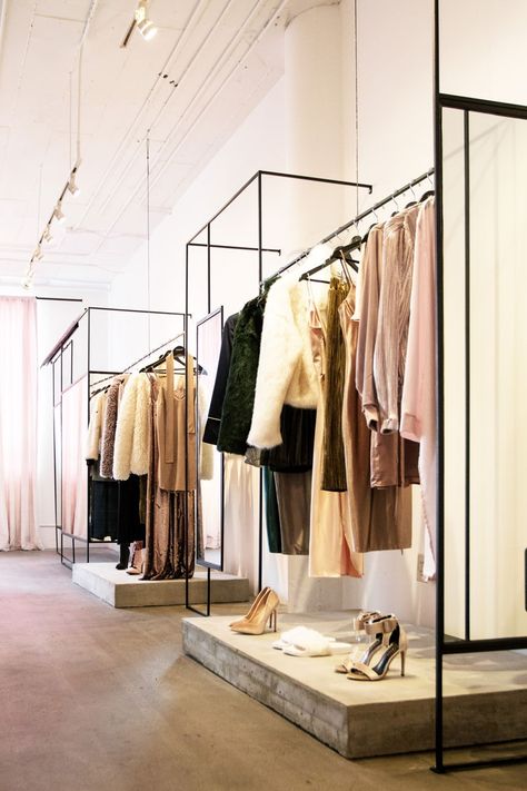 Stunning Stores Around the World Fashion Retail Interior, Clothing Store Interior, Clothing Store Design, Design Café, Store Design Boutique, Boutique Interior Design, Boutique Decor, Store Interiors, Doha Qatar