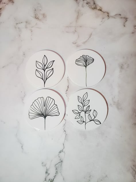 Coaster Designs Painted, Square Coaster Painting Ideas, Painted Coasters Diy, Diy Ceramic Coasters, Aesthetic Coasters, Minimalist Coasters, Floral Drink, Floral Coasters, Clay Painting