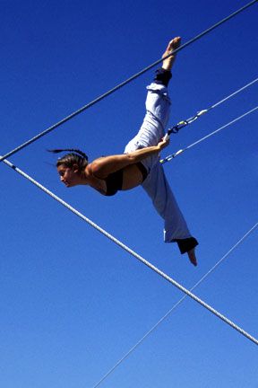 Santa Monica flying trapeze classes  http://losangeles.trapezeschool.com/classes/trapeze.php Flying Trapeze Aesthetic, Flying Trapeze, Summer Film, 34th Birthday, Los Angeles Beaches, Ocean House, Manhattan Beach, New Hobbies, Santa Monica